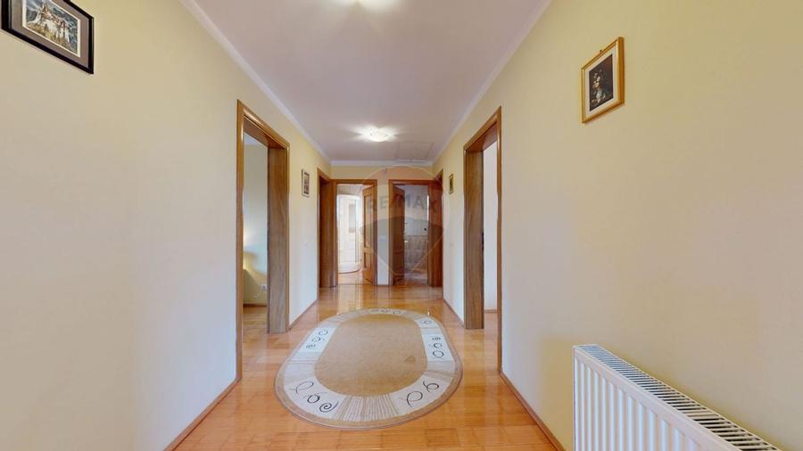 Casă de vânzare Bran Sohodol teren  intravilan 10.331 mp două locuințe - 9