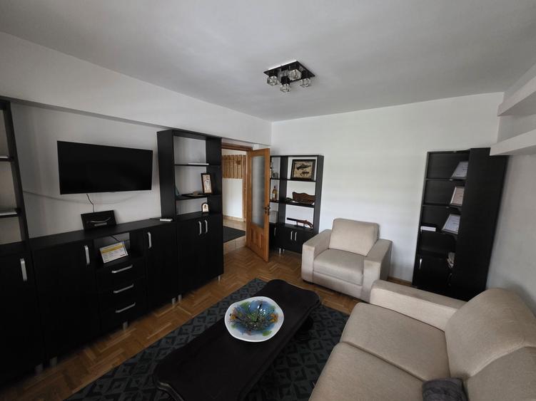 Vand apartament 2 camere decomandat - 1