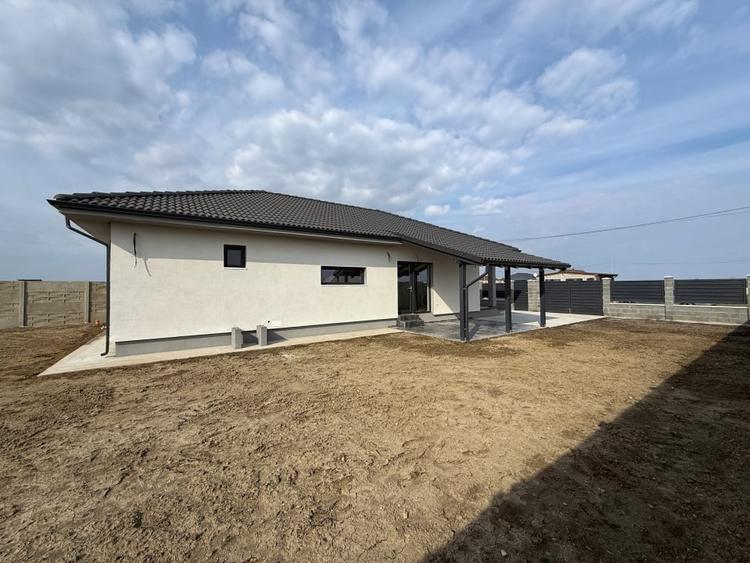 Casa individuala, 4 camere, 105 utili, 580 teren, comision 0% Sanmihaiu Roman - 5