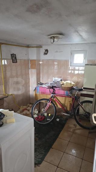 Casa cu acoperisul ars cu teren intravilan, 764 mp, zona Razvad - 15