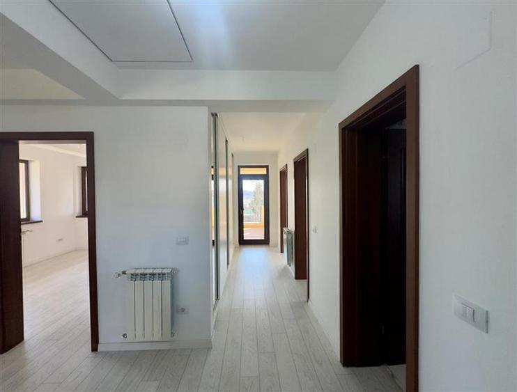 Vilă elegantă individuală în Valea Lupului  5 camere - 16