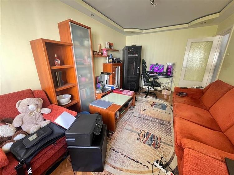 Apartament 3 camere decomandat si pivnita zona Vasile Aaron - 12