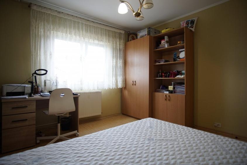 Apartament cu 3 camere decomandat, mobilat în Vitan Mall