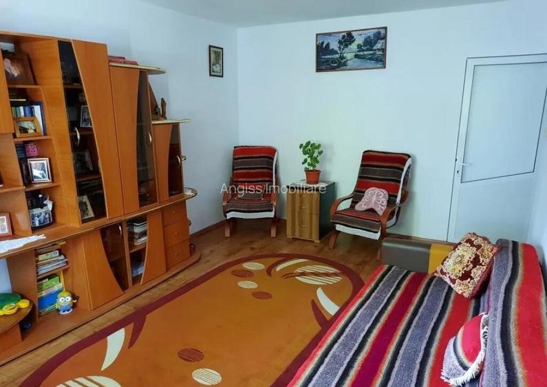 APARTAMENT 3 CAMERE -ET 1 APARTAMENT 3 CAMERE -ET 1