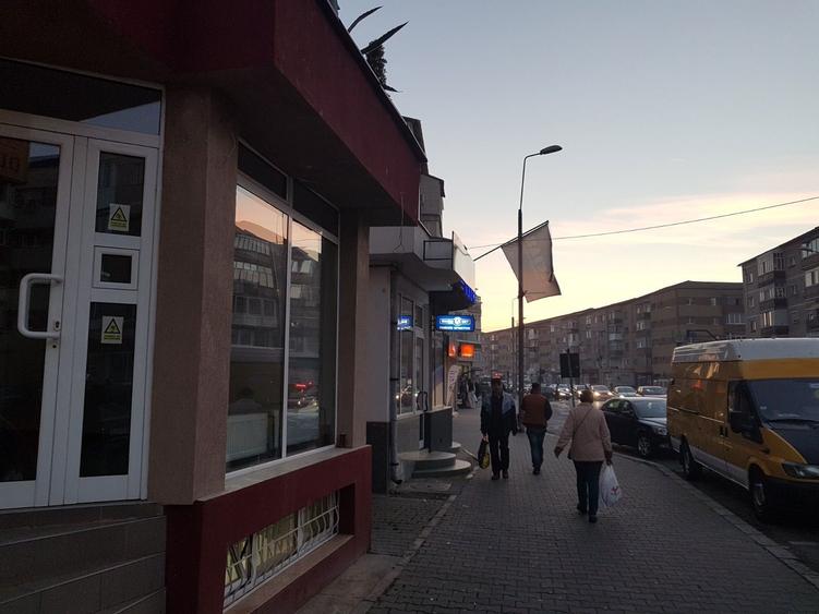 Inchiriez spatiu comercial 50 Mp - 3