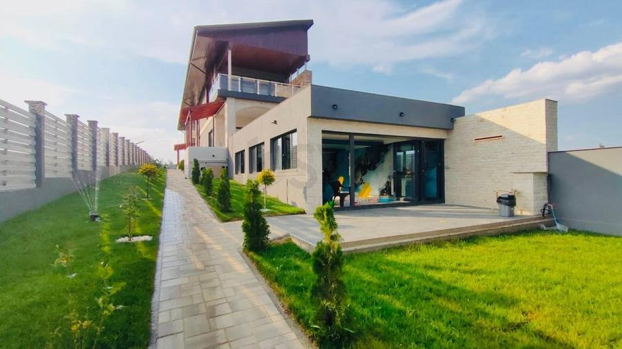 REV2005510 Vila de inchiriat cu piscina si teren 1000 mp - 1