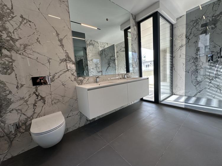 Apartament cu 4 camere decomandat în Primăverii
