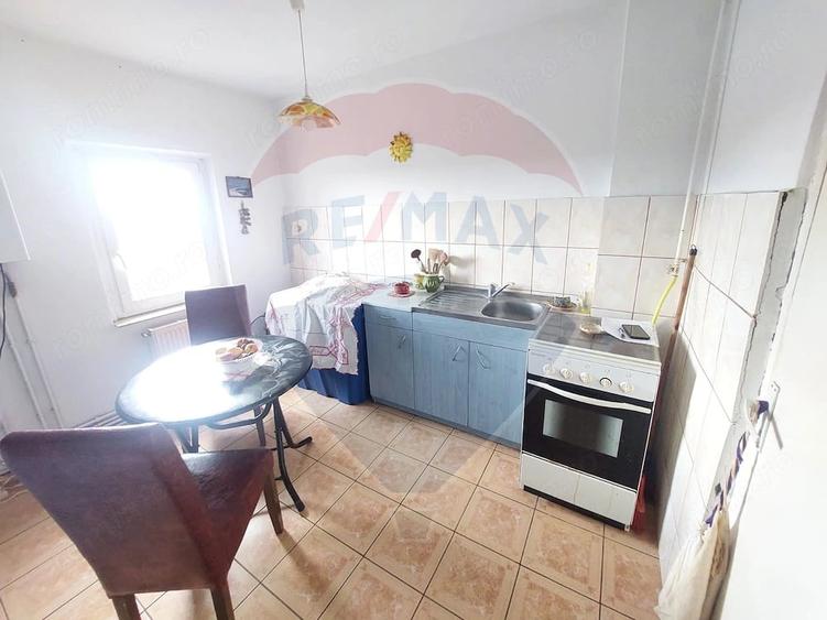 Apartament cu 6 camere decomandat în Central