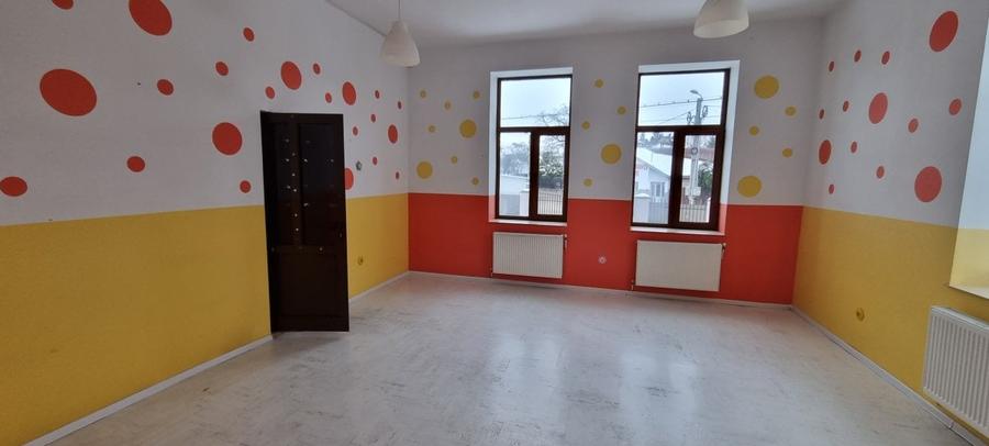 Cladire cu etaj pretabila afacere - 2