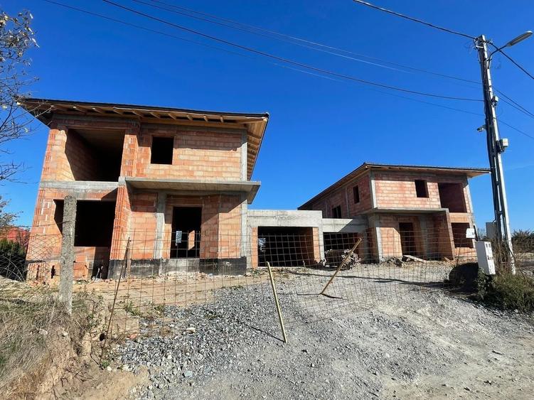 Casa individuala (semicolectiva) 172 mp utili, teren 765 mp Feleacu - 3