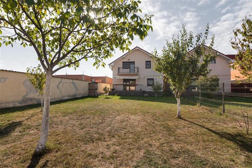 Casa P+M cu 4 camere+living+loc de luat masa in Santion - 48