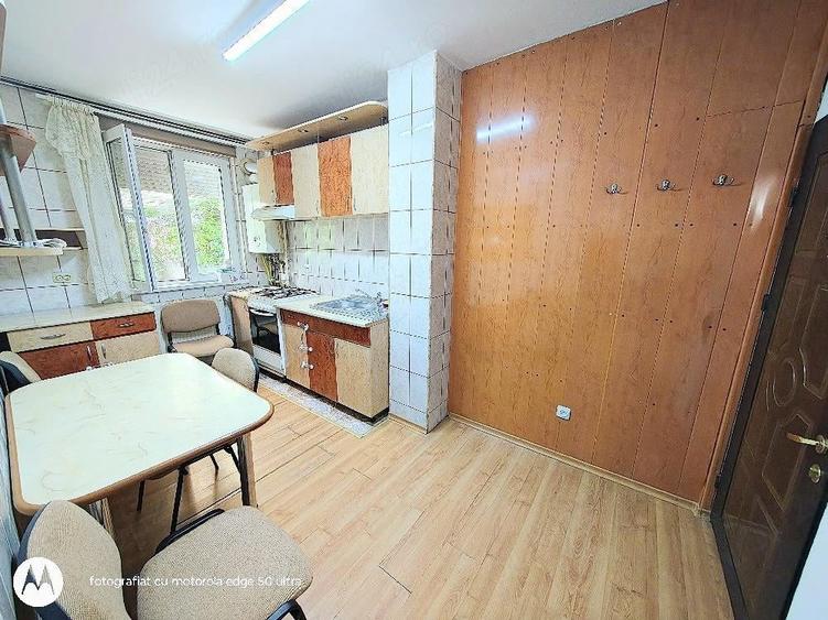 Vand apartament cu 2 camere cu gradina, Hunedoara, micro 4, parter. Pret 36500 EUR neg - 3