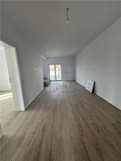 Duplex cu 3 camere cu Teren 300 Mp în Moșnița Nouă
