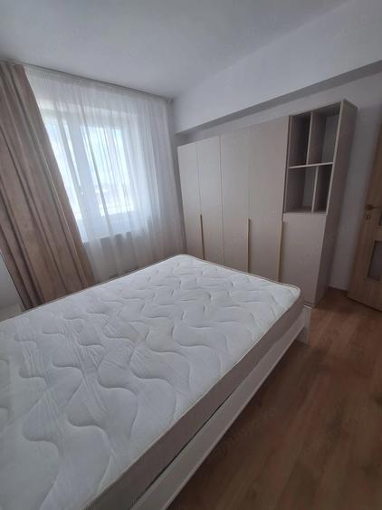 Apartament cu 3 camere decomandat în Medicină