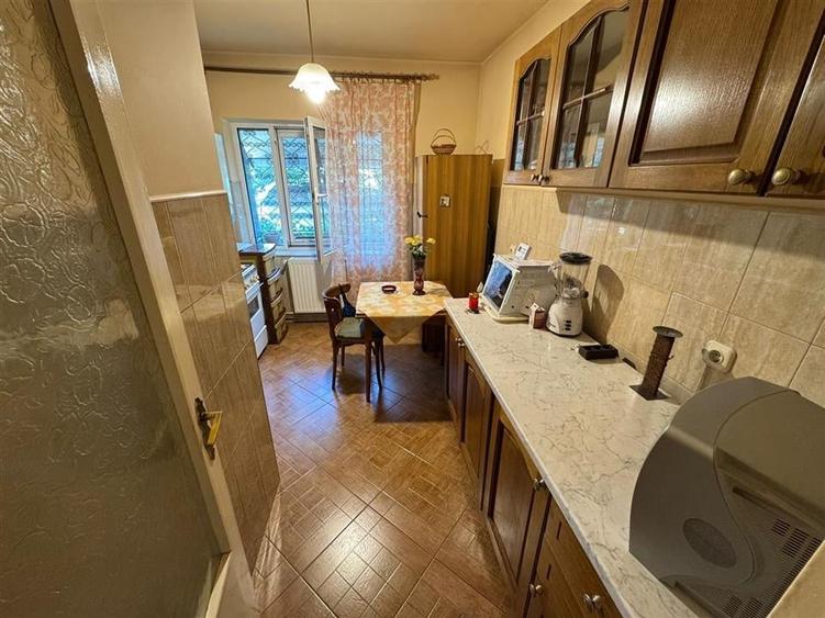 Apartament 3 camere, etaj 1, zona Garii , decomandat, parcare - 2