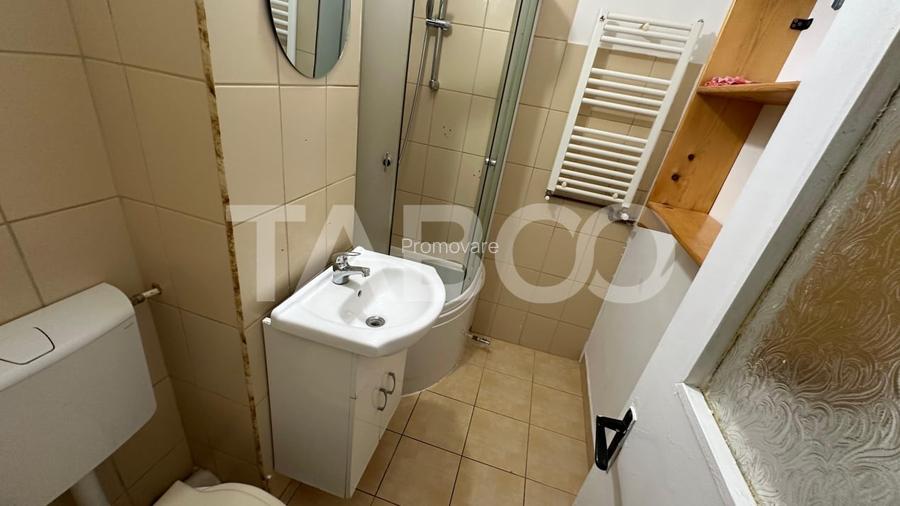 Garsoniera decomandata balcon etaj intermediar Calea Dumbravii