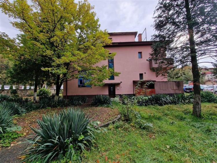 Resita CHIRIE Central, 355 mp. Demisol, Parter, Etaj 1 - 2