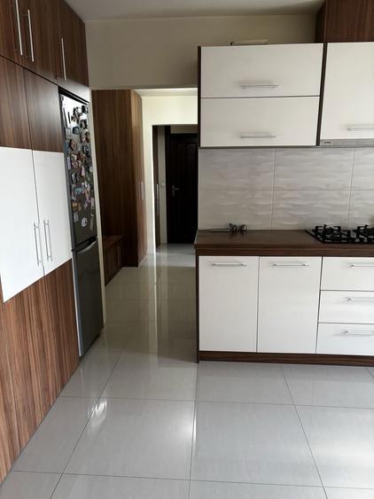 Inchiriez apartament cu 3 camere - 8