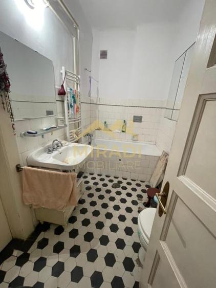 Vanzare apartament in vila 6 CAMERE compus din D P M din D P 1 M - 8