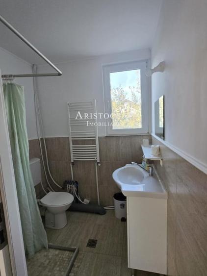 Casa 3 camere si curte cu pomi fructiferi - 8