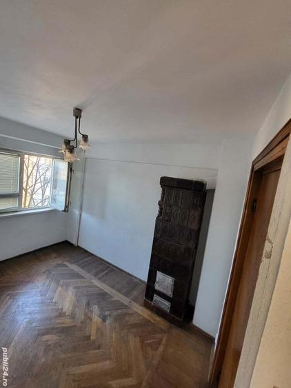 De vanzare apartament cu 3 camere etaj 3 in Parscov ,zona centrala! - 2