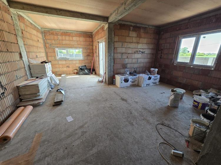 Duplex cu 4 camere cu Canalizare în Moșnița Nouă