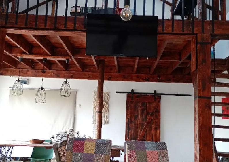 Domeniu cu case ?i 2,4 hectare intravilan. Casian - 4