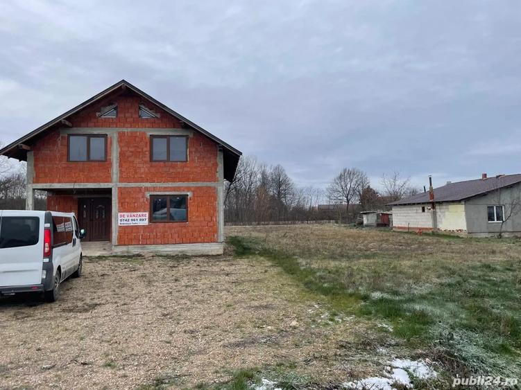 Vand Casa ?i Teren in Raturile Medie?ului - 10