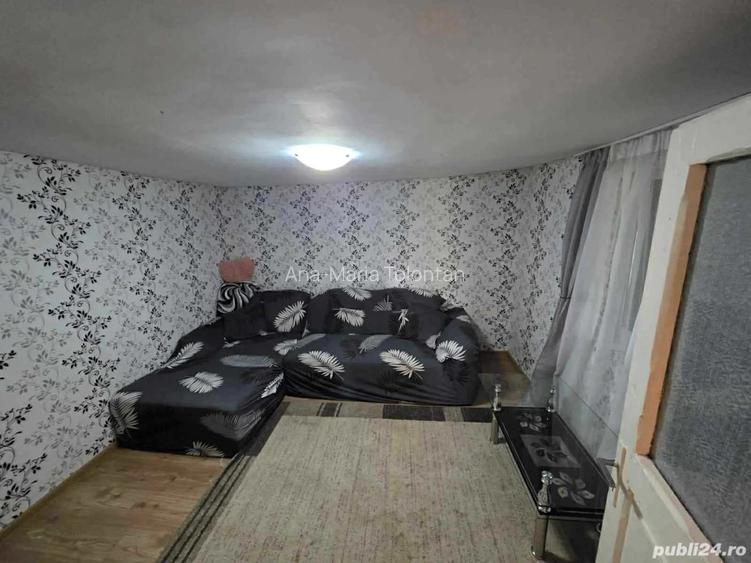 Casa batranesca de vanzare