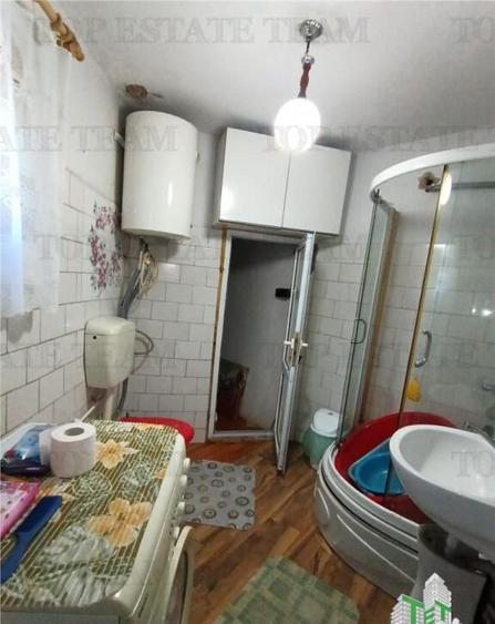 Casa, gradina si curte intr - un peisaj de poveste, aici in - 13