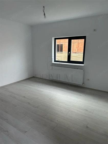 Duplex spatios - bucatarie inchisa - zona linistita - teren 375 mp - 12