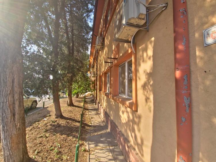 Birou, de 741 mp, în Faleza Nord