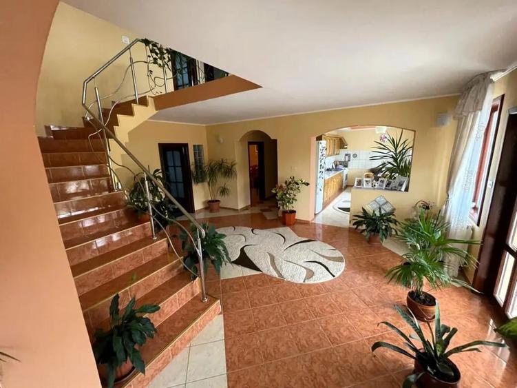 Vila superba 400 m2 cu 5000m2 teren Roznov - 20