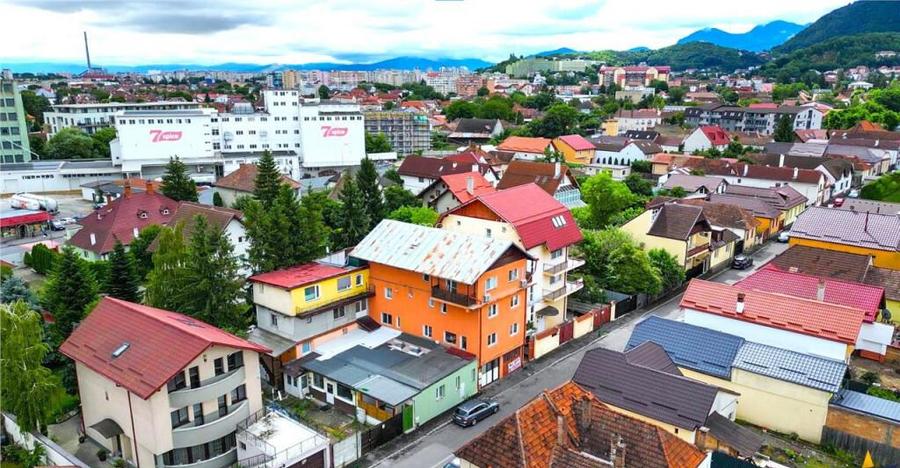 Apartament doua camere garaj propriu, Central, Brasov. Apartament doua camere garaj propriu, Central, Brasov.