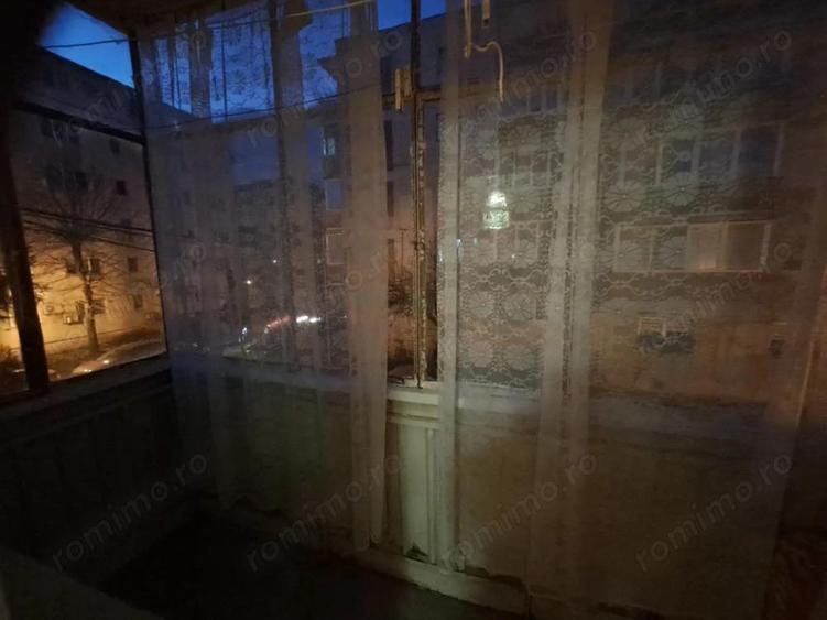 3 camere DECOMANDAT etaj 1 zona Bucovina cu 2 bai si 2 balcoane langa parcul Bucovina ... 72 mp - 16