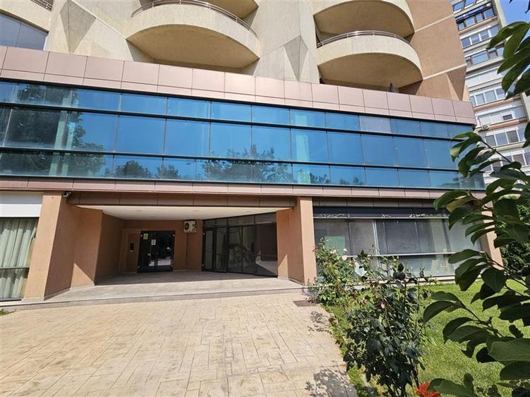 Vanzare Spatiu comercial stradal - Parter si Mezanin - 900 mp - 4