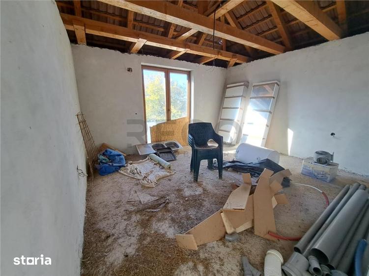 Casă cu 6 camere cu Teren 1276 Mp în Lugașu de Jos