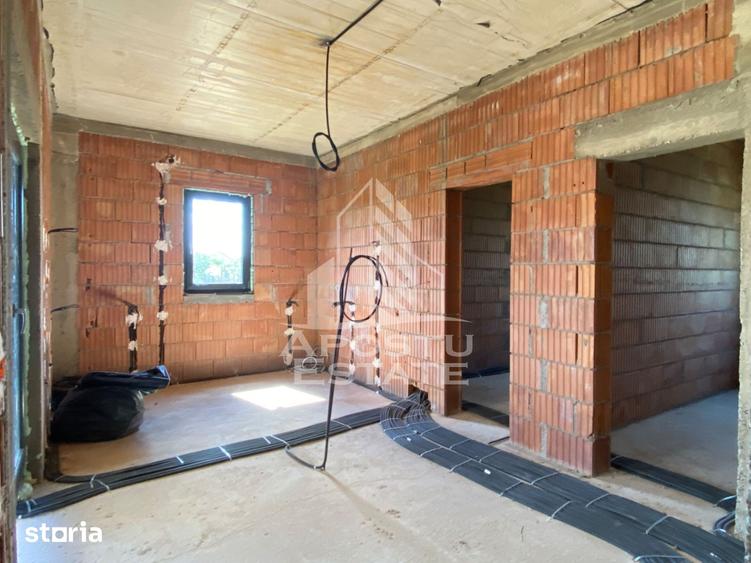 Casă cu 5 camere cu Teren 1330 Mp în Urseni