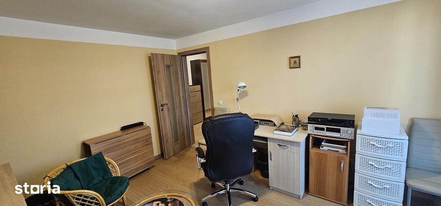 Apartament cu 3 camere semidecomandat în Central