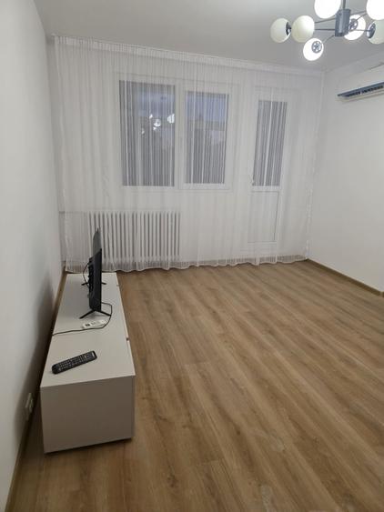 Apartament cu 2 camere semidecomandat în 1 Mai