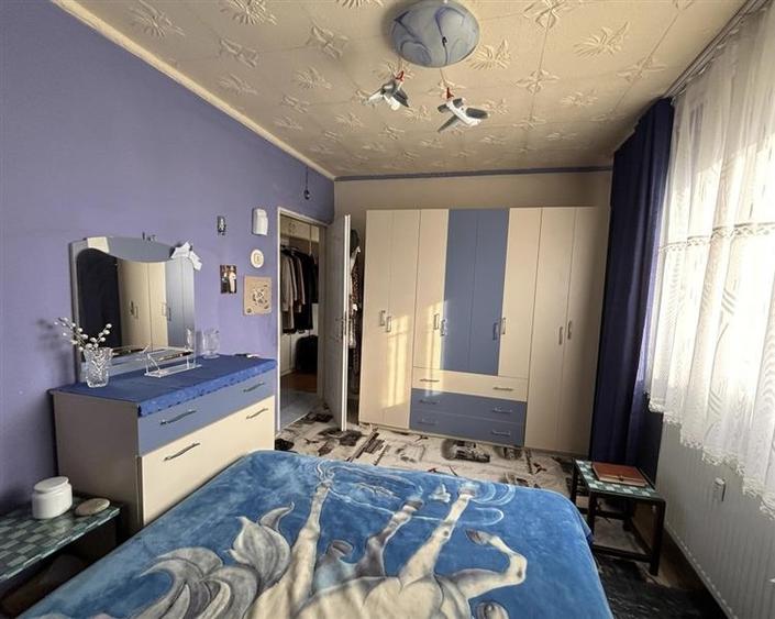 Apartament cu 4 camere semidecomandat, mobilat în Nufărul