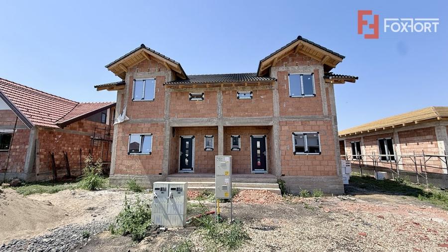 Duplex cu 4 camere cu Canalizare în Moșnița Nouă