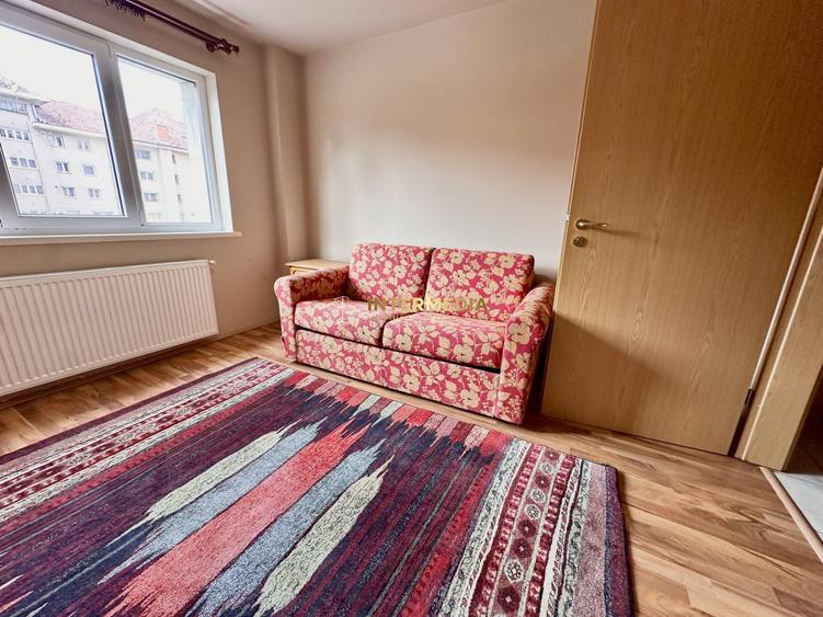 Apartament cu 3 camere decomandat, mobilat în Central