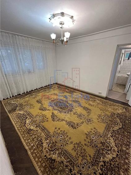 Apartament cu 2 camere semidecomandat în Filiași