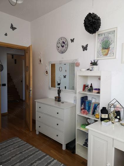 Casă cu 8 camere cu Teren 179 Mp în Craiter