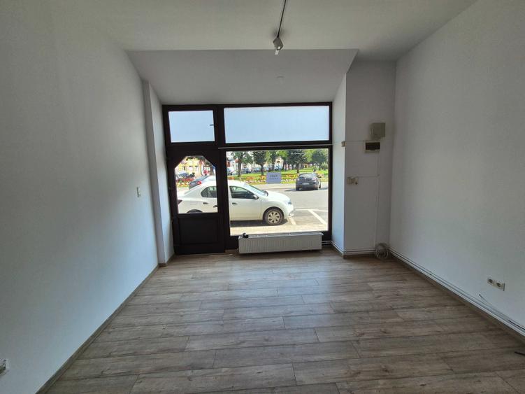 Spațiu comercial, de 45 mp, în Central