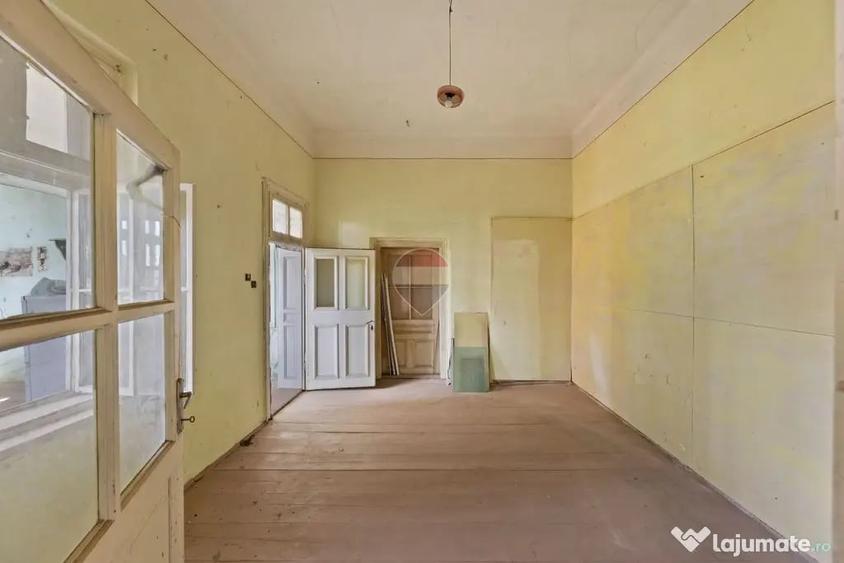 Casă cu 5 camere cu Teren 853 Mp în Ultracentral