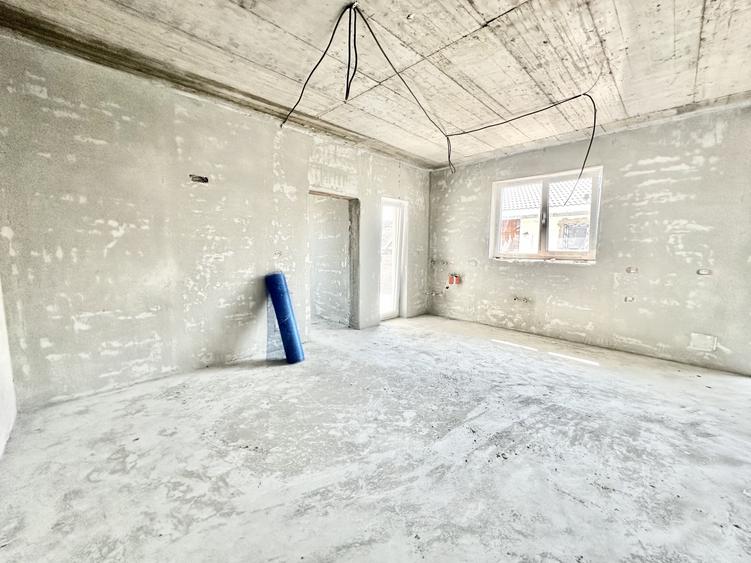 Duplex cu 3 camere cu Canalizare în Albina