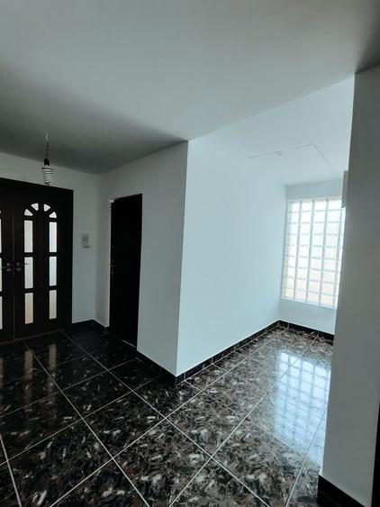 Casă cu 3 camere decomandat în Gălbinași