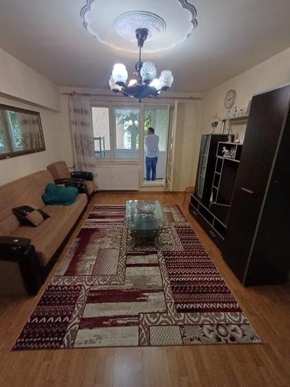 Apartament cu 3 camere decomandat în Theodor Pallady